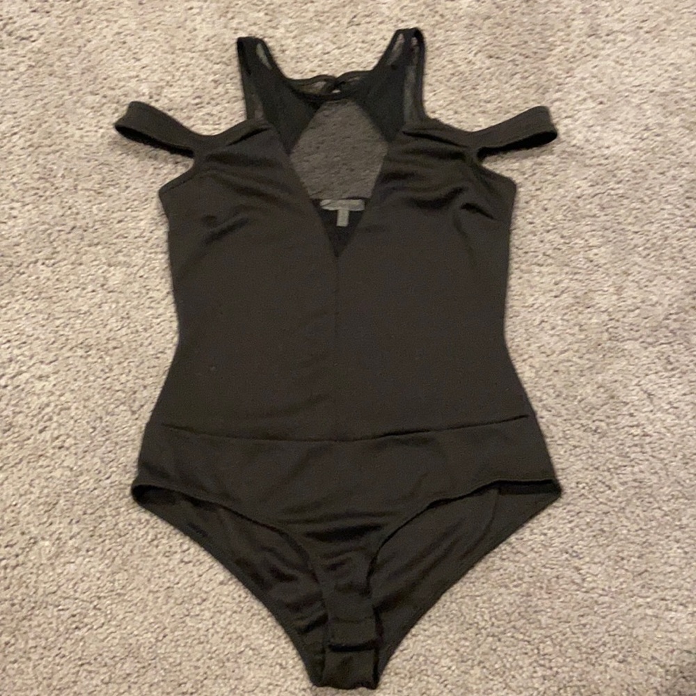 Open shoulder bodysuit with Mesh